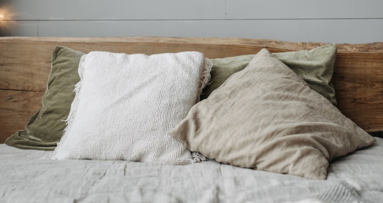 横向き寝が楽になる!正しい姿勢と枕の選び方とは? | 志なのや